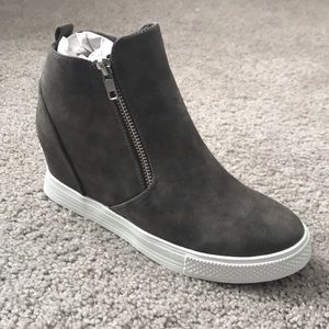 ***RIGHT SHOE ONLY*** Brand new platform sneaker